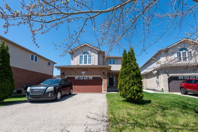 264 Holbeach Court • Waterloo, ON photo 3