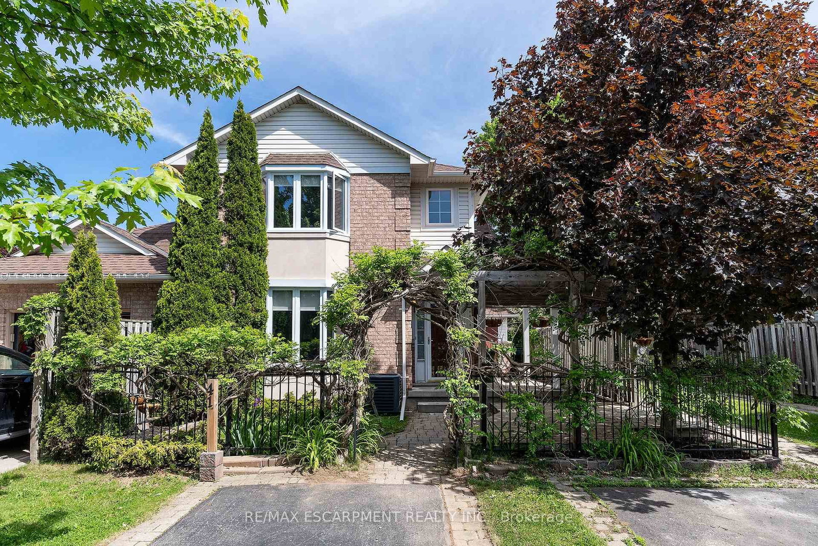 41 Valridge Drive • Hamilton, ON photo 1