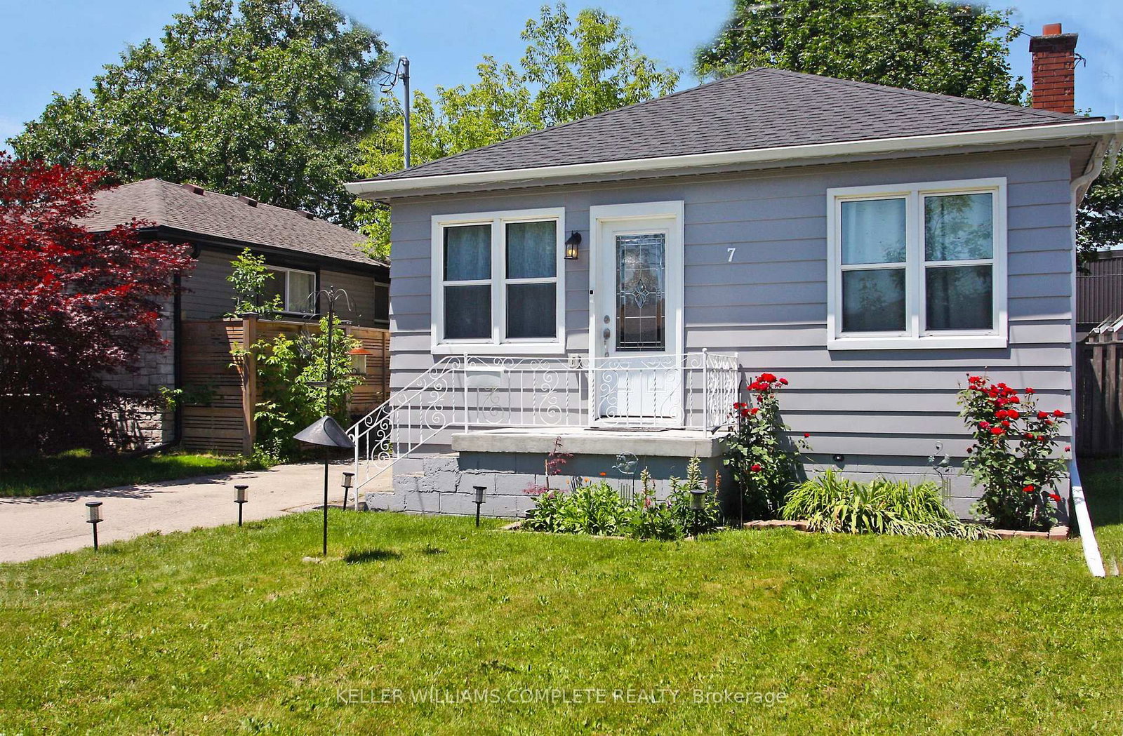 7 Lampton Place • Hamilton, ON photo 2