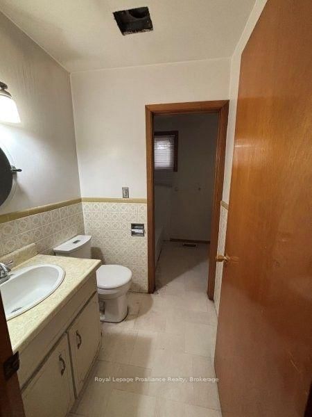 112 Sidney Street • Belleville, ON photo 16