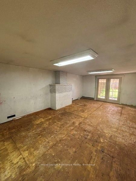 112 Sidney Street • Belleville, ON photo 21