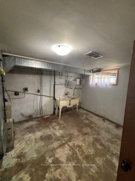 112 Sidney Street • Belleville, ON photo 24