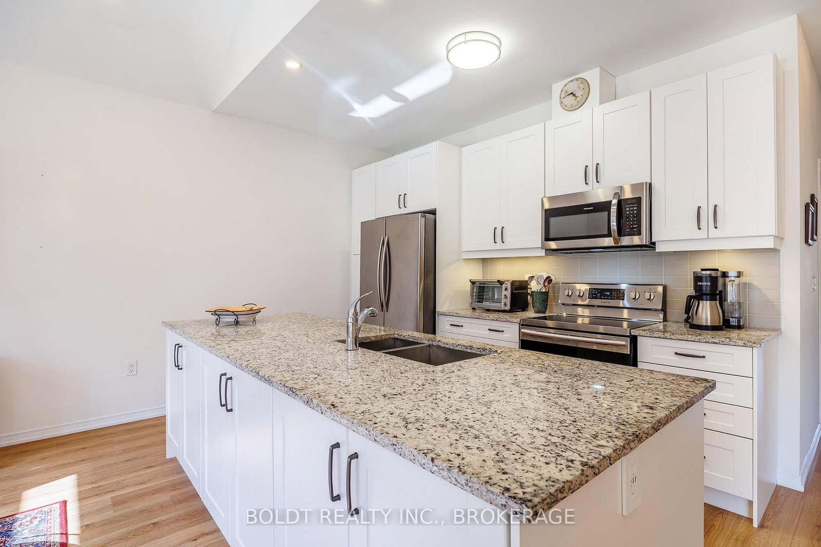 35 Cosmopolitan Common • St. Catharines, ON photo 5