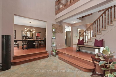 15 Longridge Court • Richmond, ON photo 8