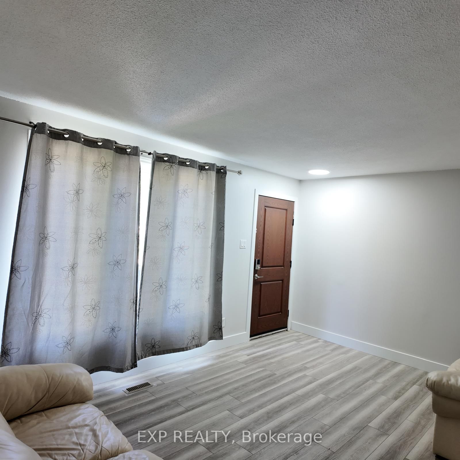 Upper - 74 Almond Road, London South 3