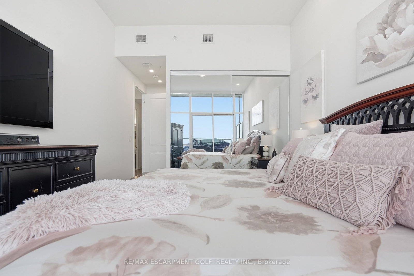 550 NORTH SERVICE Road • #1504 • Grimsby, ON photo 18