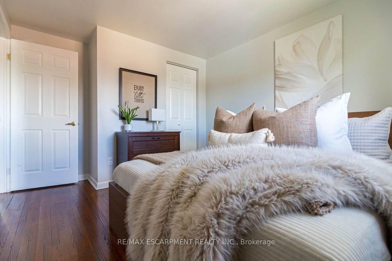 111 Larch Street • Hamilton, ON photo 25