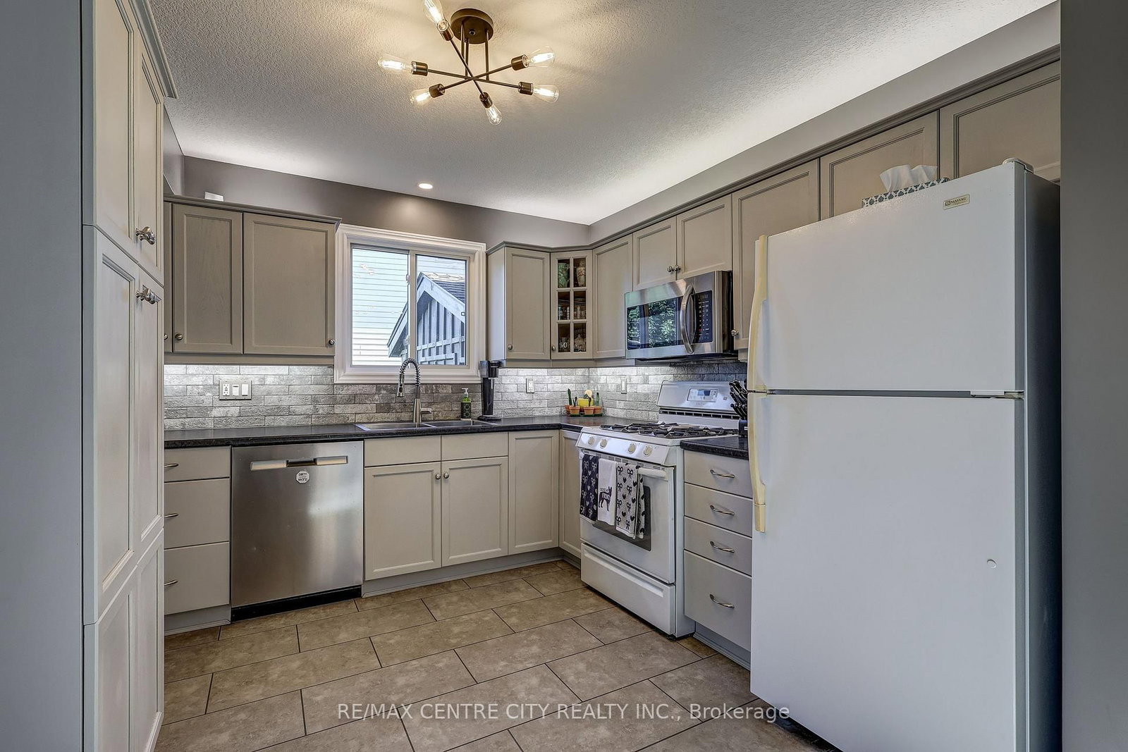 42134 Mcbain Line • Central Elgin, ON photo 10