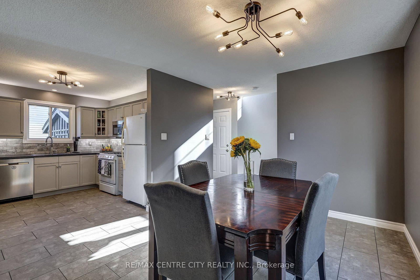 42134 Mcbain Line • Central Elgin, ON photo 8