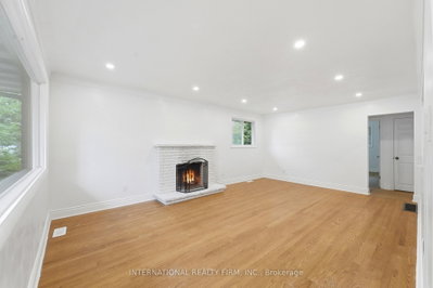 1213 ERINDALE Drive • Ottawa, ON photo 3