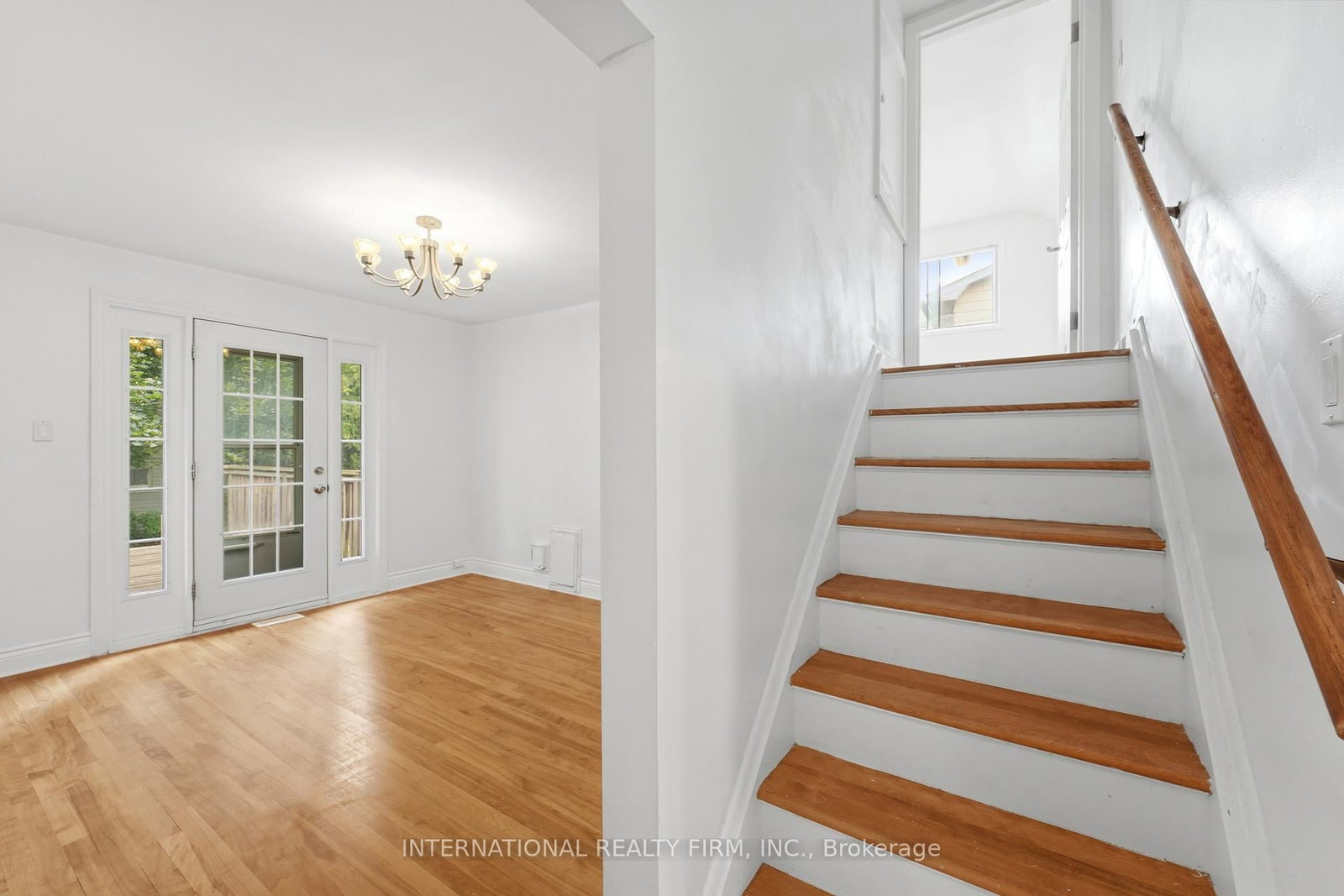 1213 ERINDALE Drive • Ottawa, ON photo 9