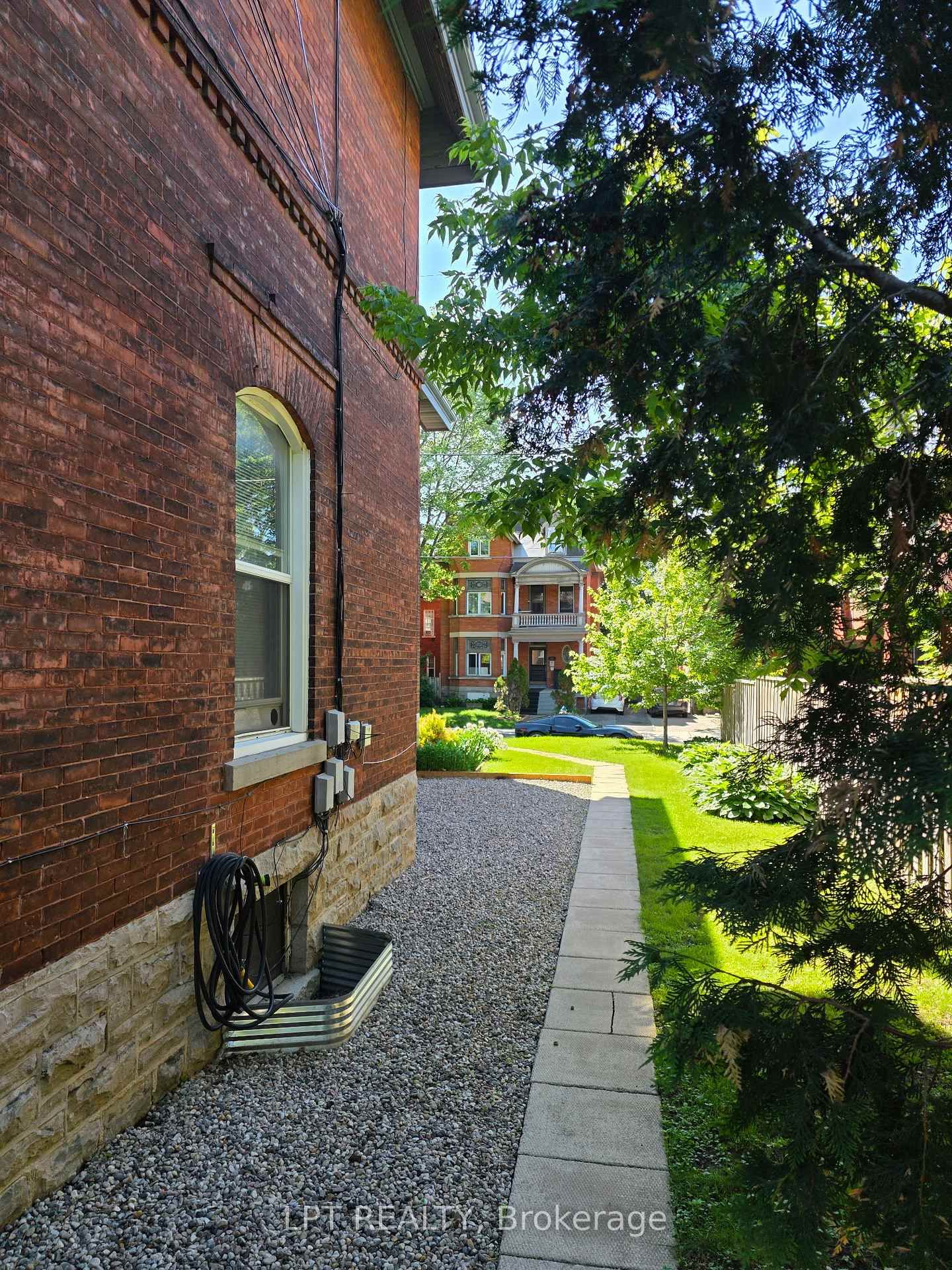 475 MacLaren Street • Ottawa, ON photo 38