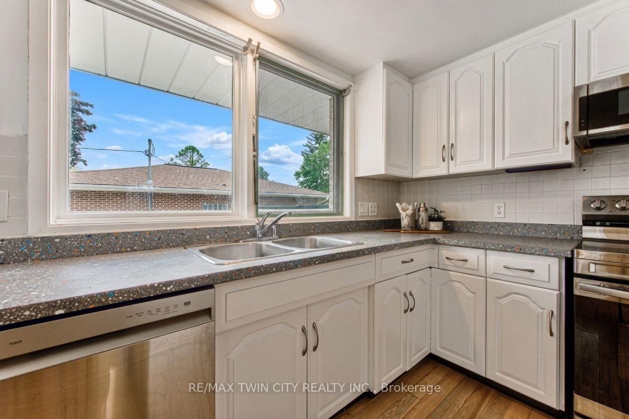 104 Springbank Crescent • Waterloo, ON photo 10