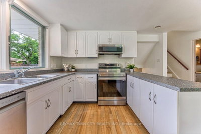 104 Springbank Crescent • Waterloo, ON photo 8