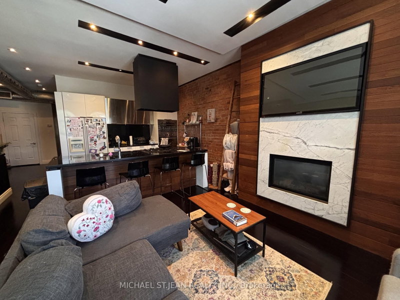 Upper - 301 James Street N