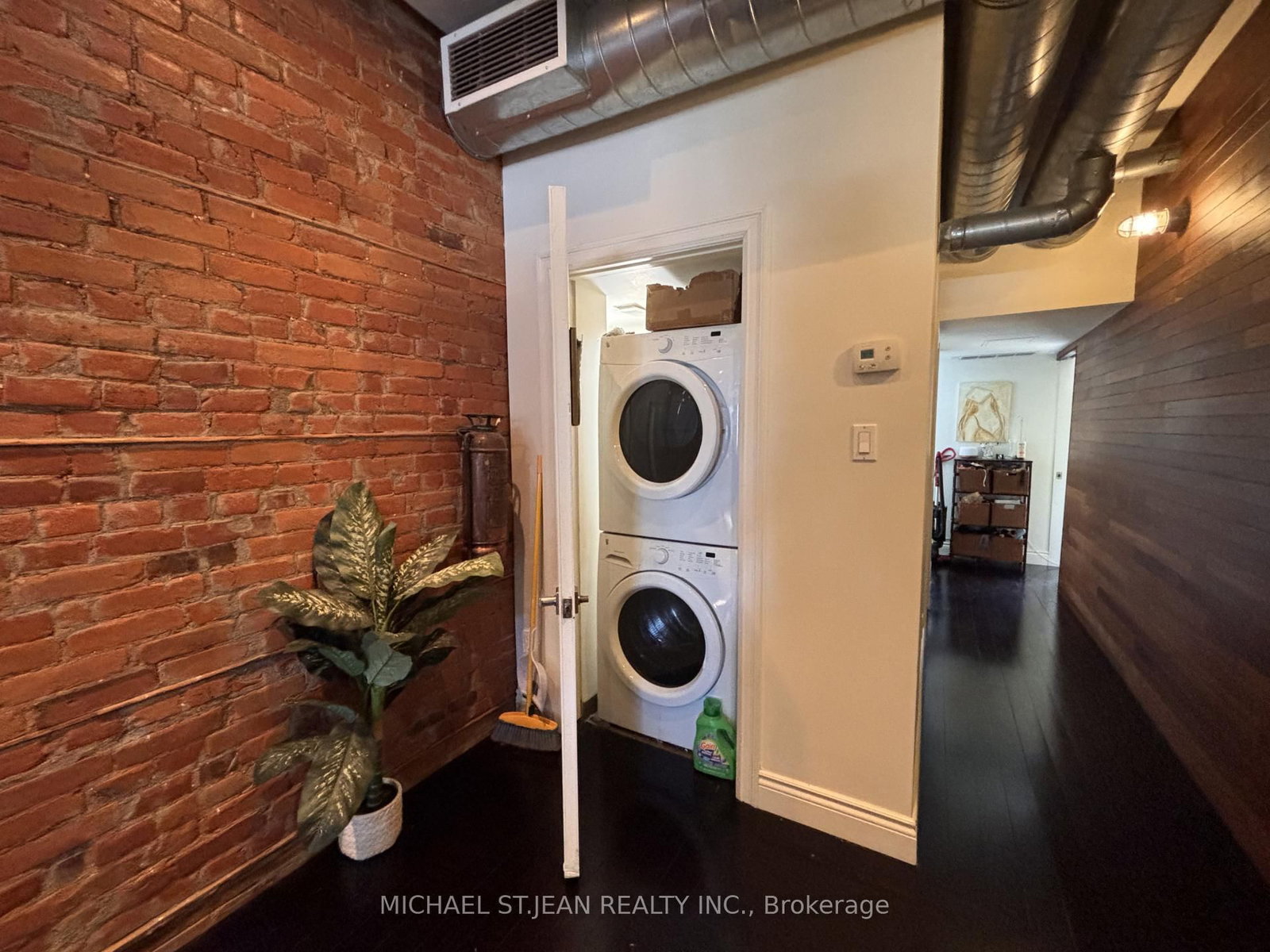Upper - 301 James Street N, Hamilton 5