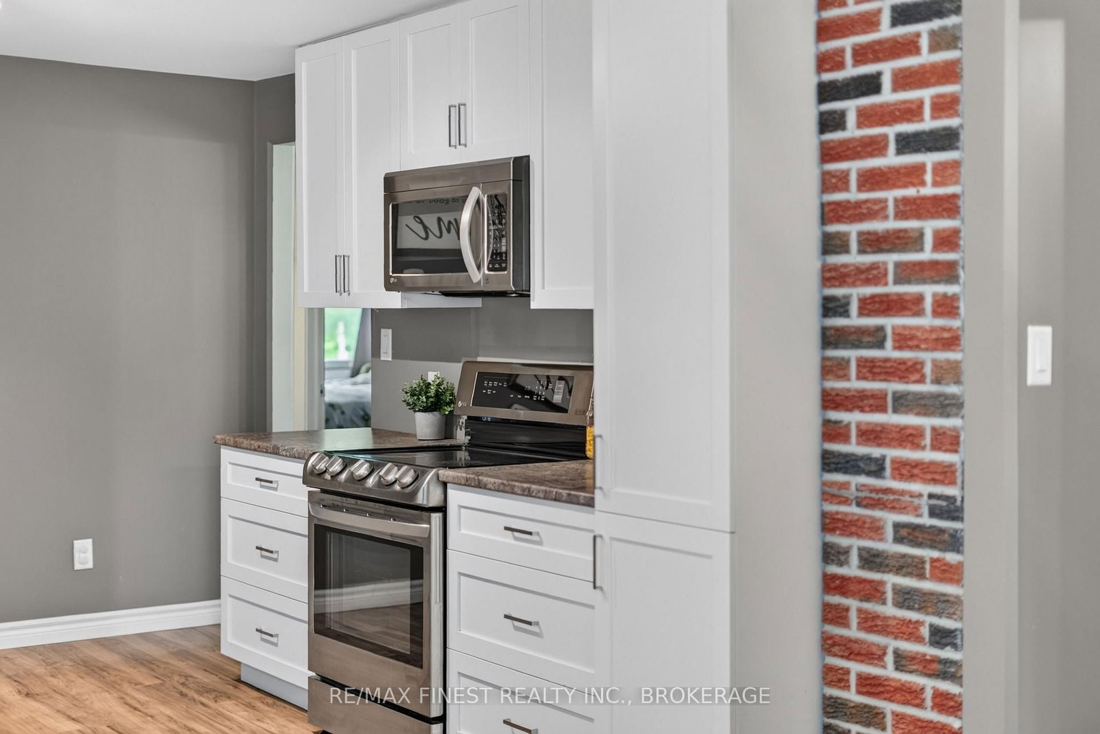 6213 Perth Road • Perth Road, ON photo 10