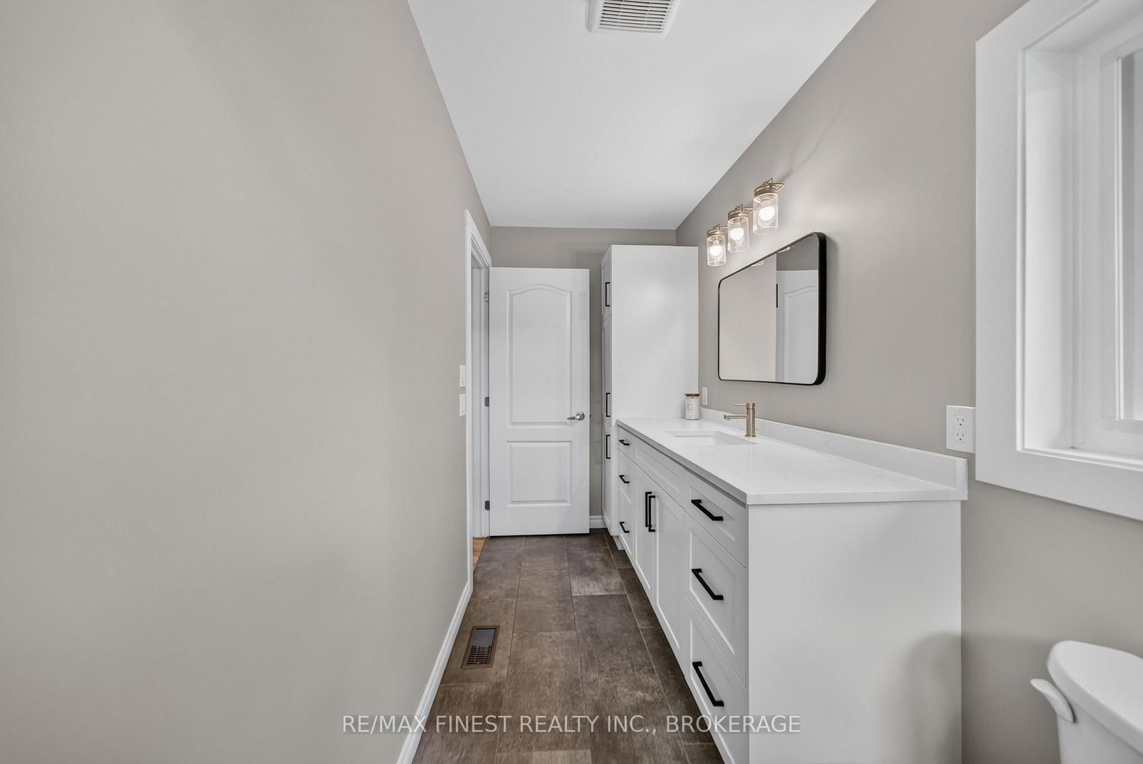 6213 Perth Road • Perth Road, ON photo 21