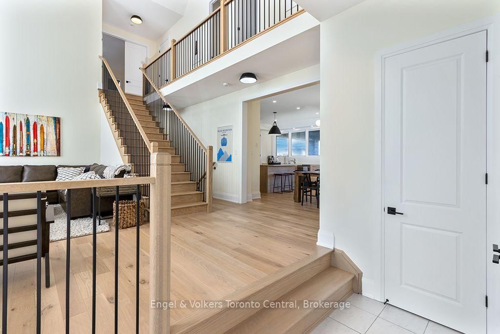 160 SPRINGSIDE Crescent • Blue Mountains, ON photo 5