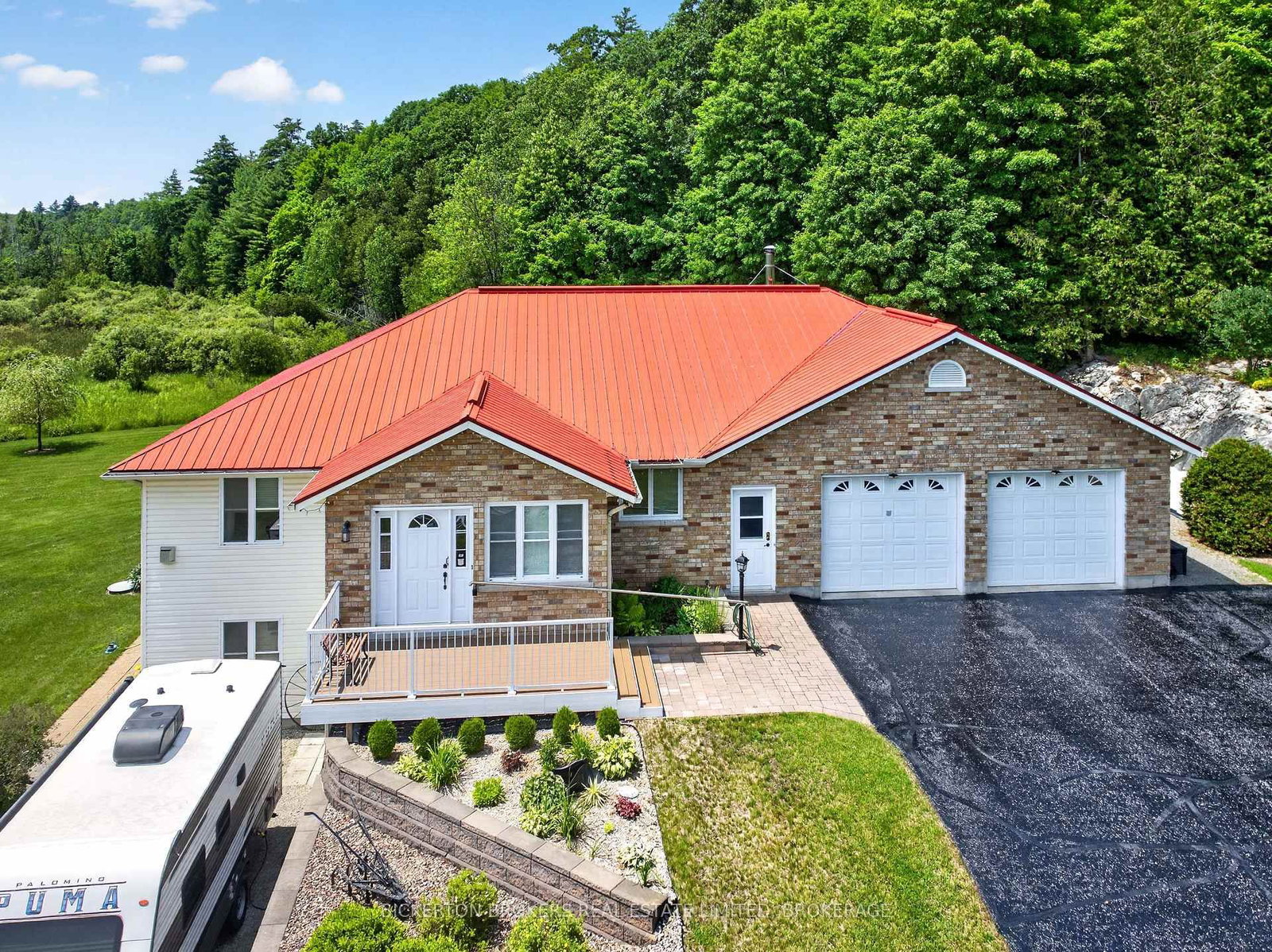 224 Big Hill Road • Leeds and the Thousand Islands, ON photo 1