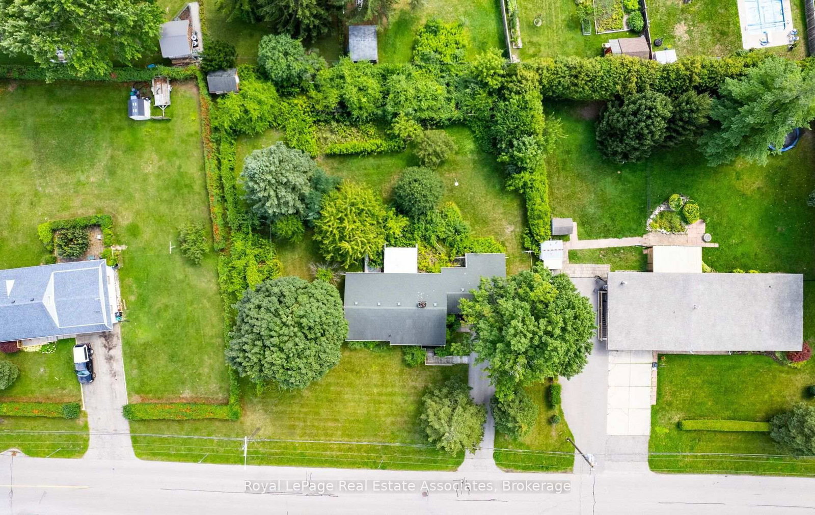 27 Rothsay Avenue • Kitchener, ON photo 3