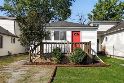 Detached House for sale at 8 David Street, St. Catharines, Ontario, L2S 1C2 - Western Hill - MLS: X13692282