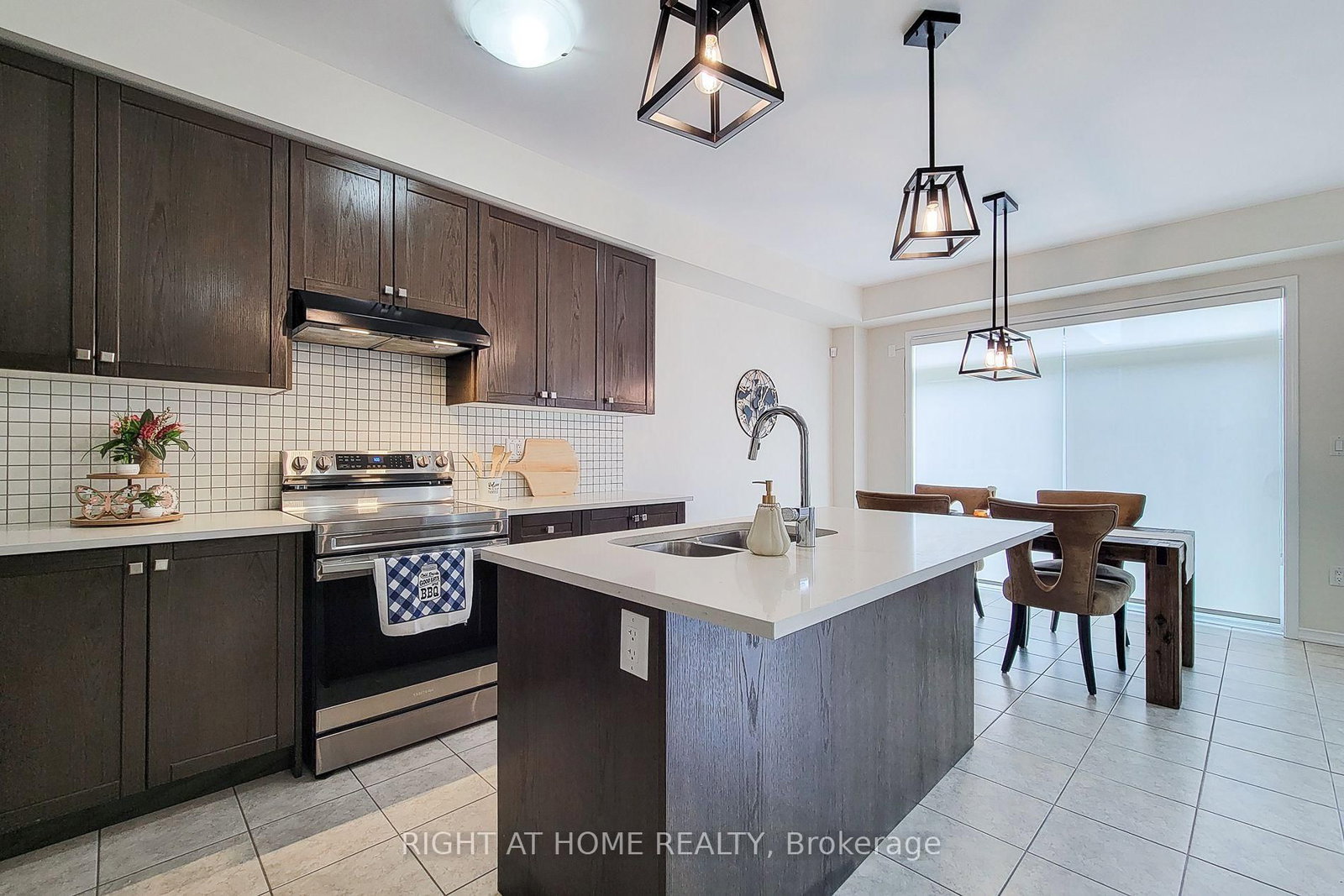 11 Esther Crescent • Thorold, ON photo 11