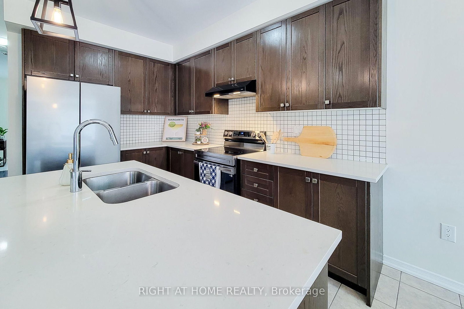 11 Esther Crescent • Thorold, ON photo 14