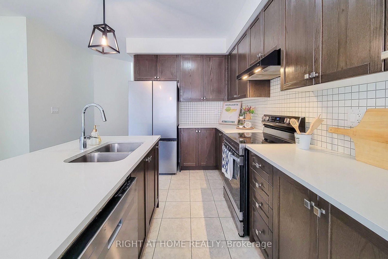 11 Esther Crescent • Thorold, ON photo 15