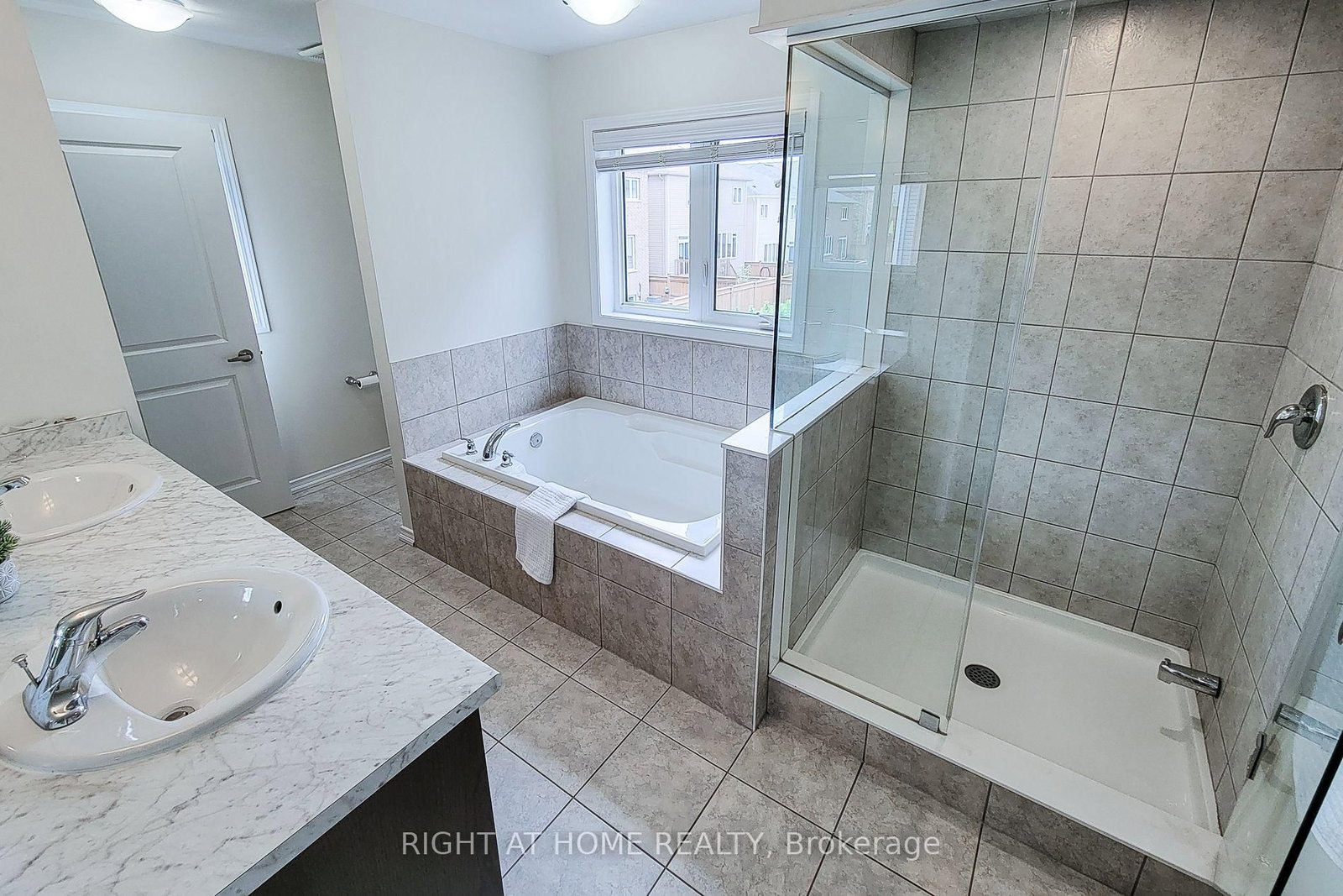 11 Esther Crescent • Thorold, ON photo 27