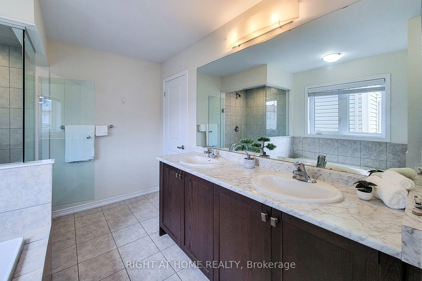 11 Esther Crescent • Thorold, ON photo 29