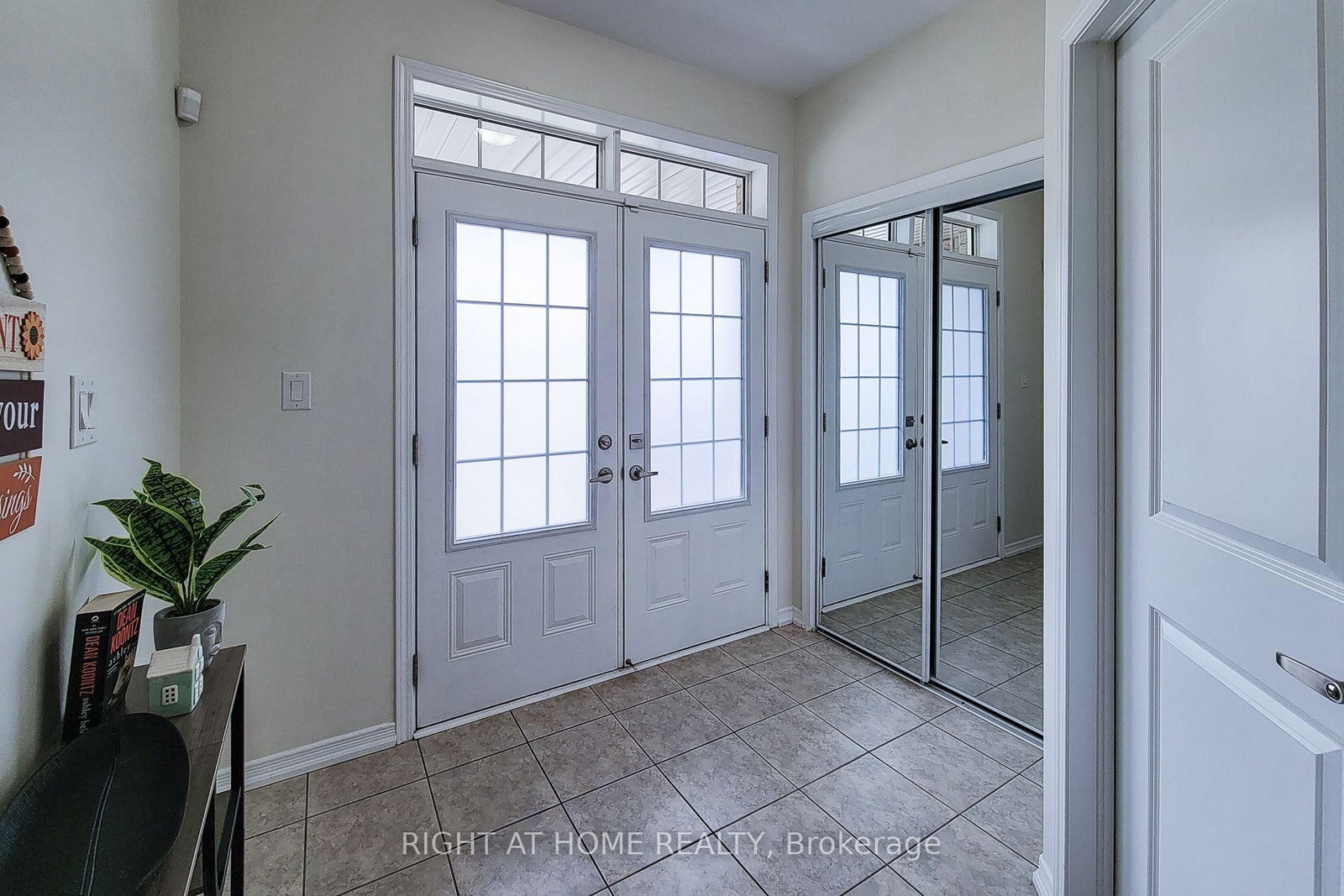 11 Esther Crescent • Thorold, ON photo 4