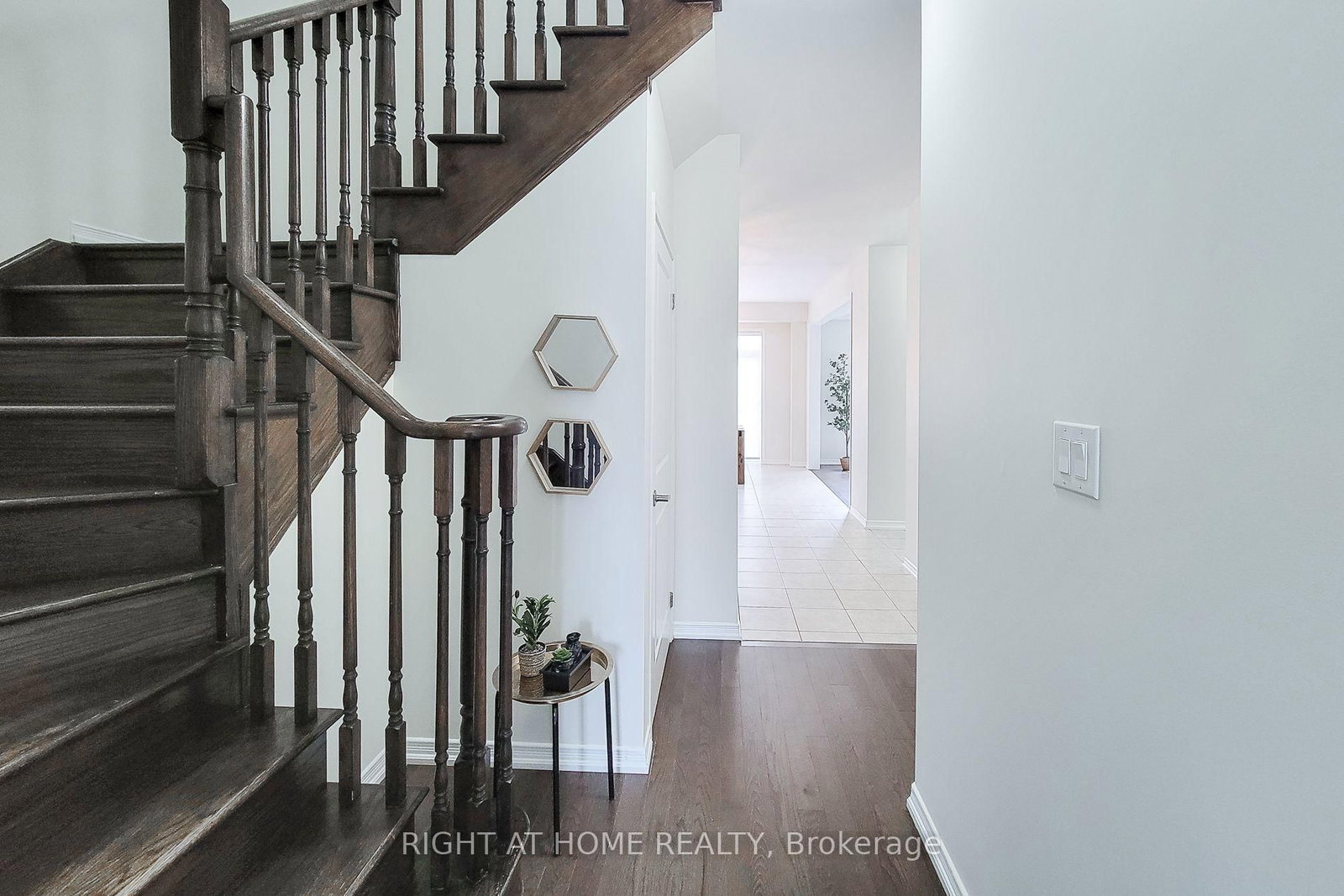 11 Esther Crescent • Thorold, ON photo 5