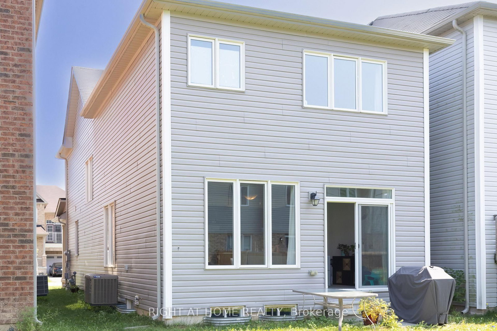 7648 Hackberry Trail • Niagara Falls, ON photo 17