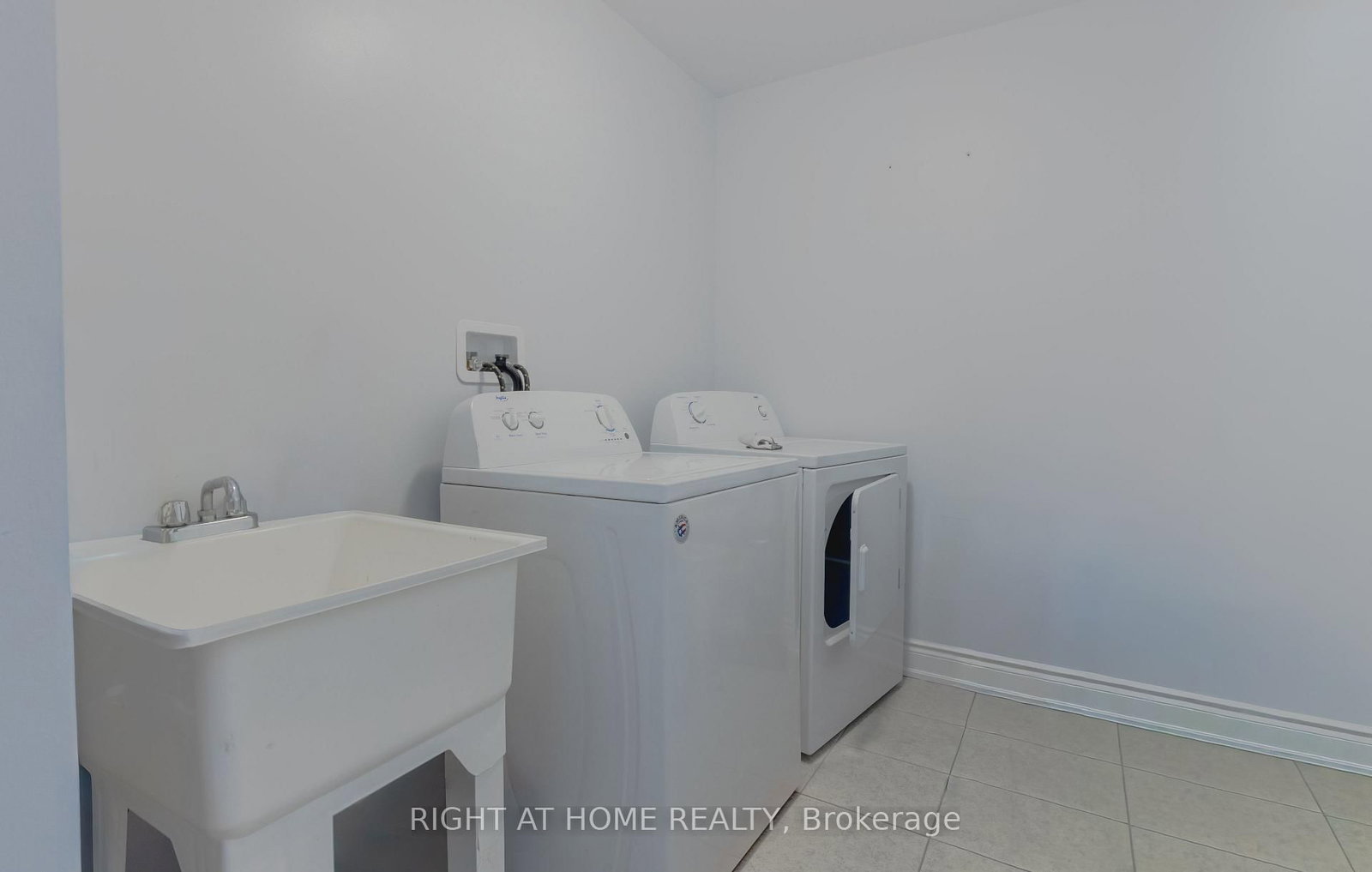 7648 Hackberry Trail • Niagara Falls, ON photo 38