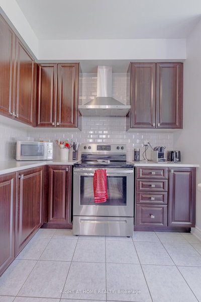 7648 Hackberry Trail • Niagara Falls, ON photo 5