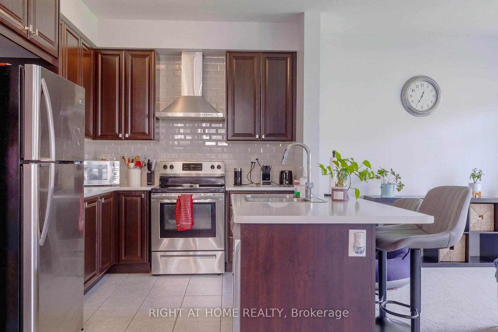 7648 Hackberry Trail • Niagara Falls, ON photo 9
