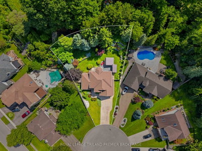 39 Hutchinson Place • Woodstock, ON photo 2