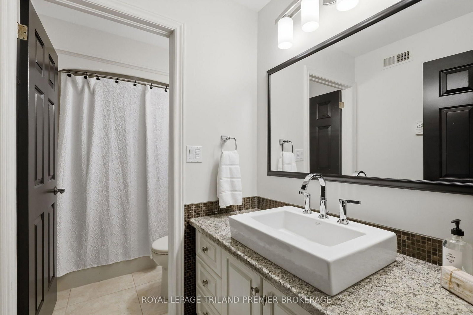 39 Hutchinson Place • Woodstock, ON photo 34