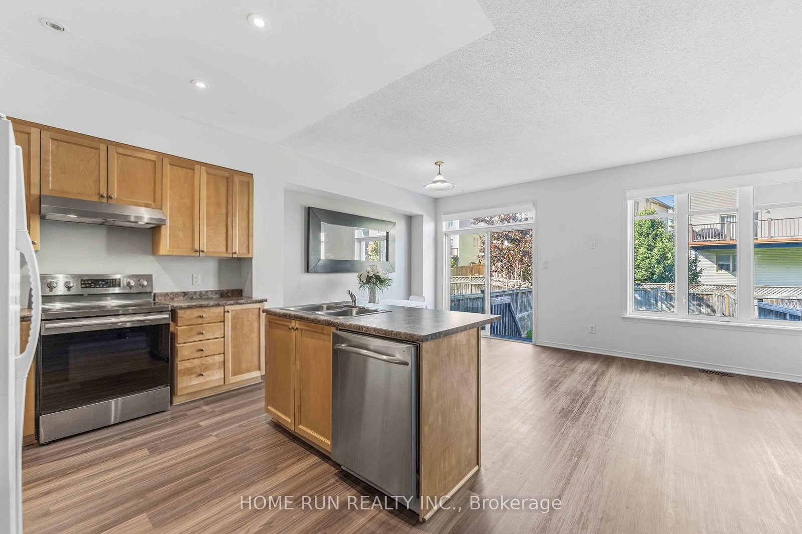 230 Badgeley Avenue • Ottawa, ON photo 4