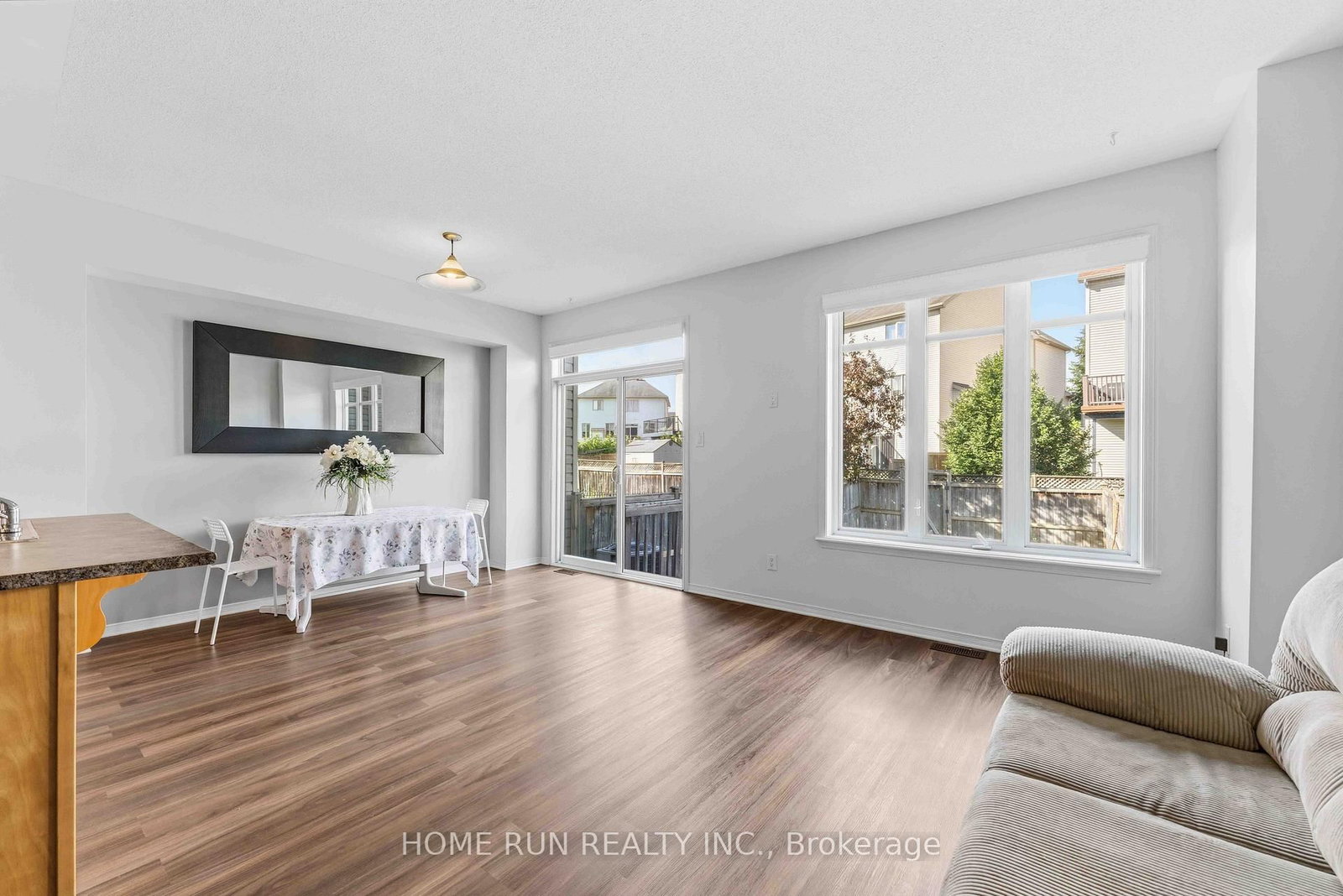 230 Badgeley Avenue • Ottawa, ON photo 6