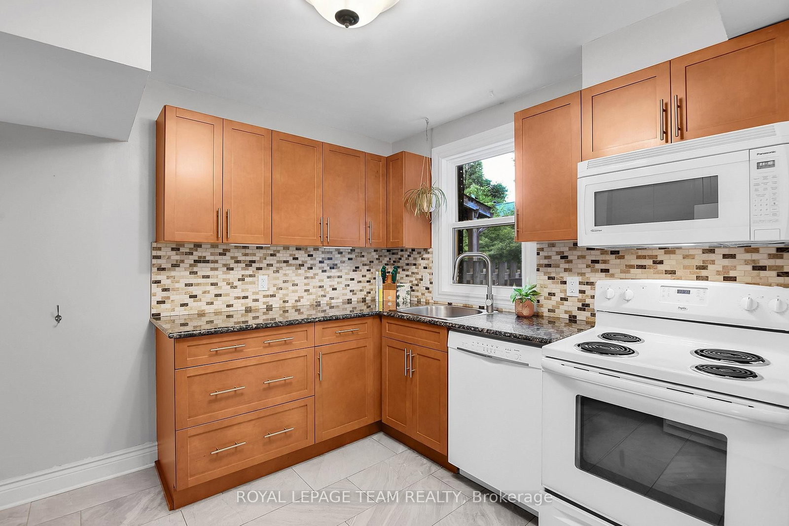 1248 Summerville Avenue • Ottawa, ON photo 10