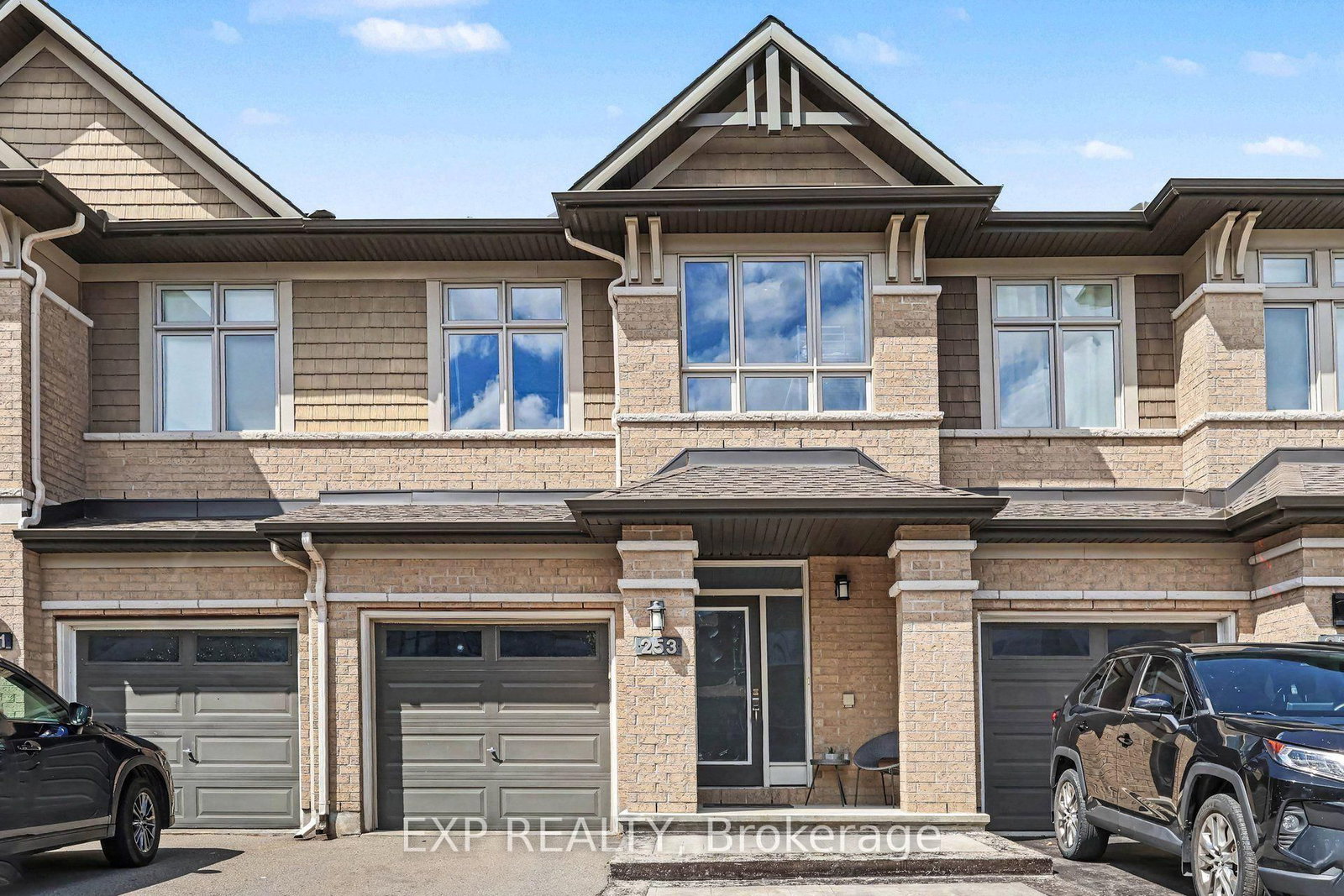 253 Shinleaf Crescent • Ottawa, ON photo 2