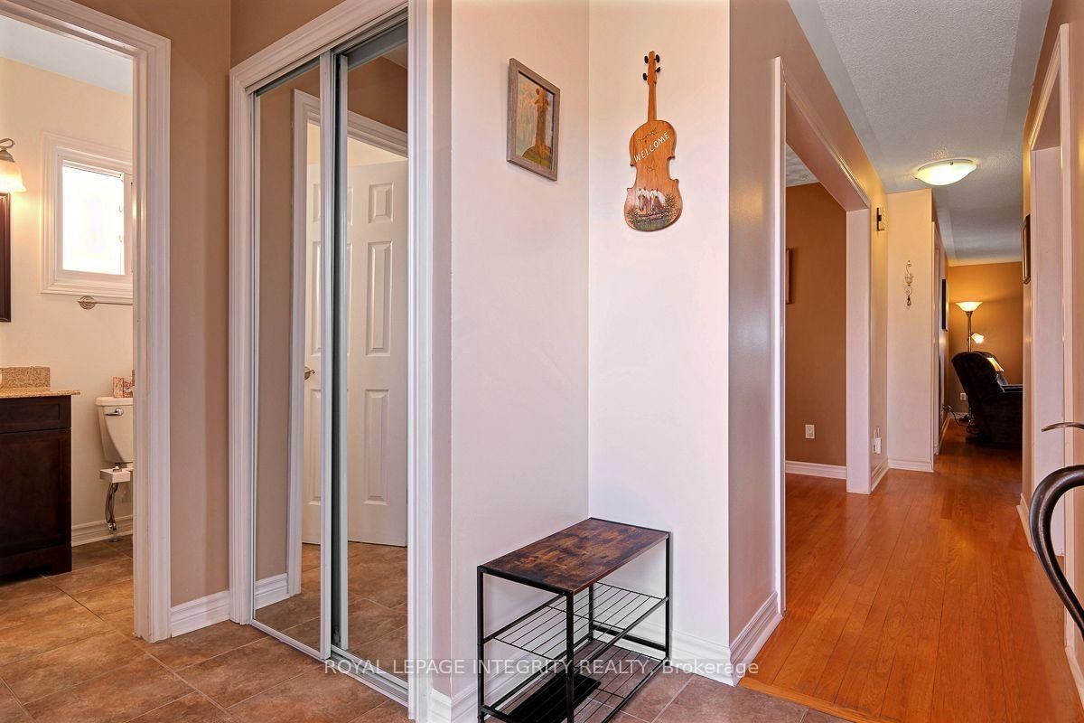 390 Oaklawn Crescent • Orleans, ON photo 5