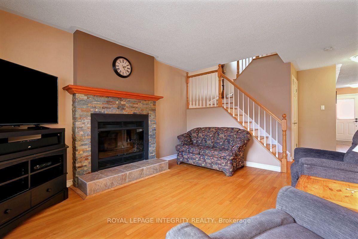 390 Oaklawn Crescent • Orleans, ON photo 9