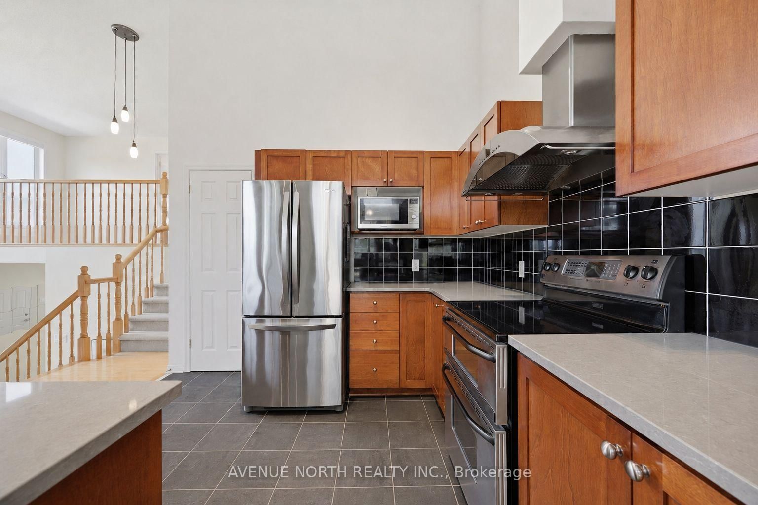141 GLADEVIEW Private • Ottawa, ON photo 16