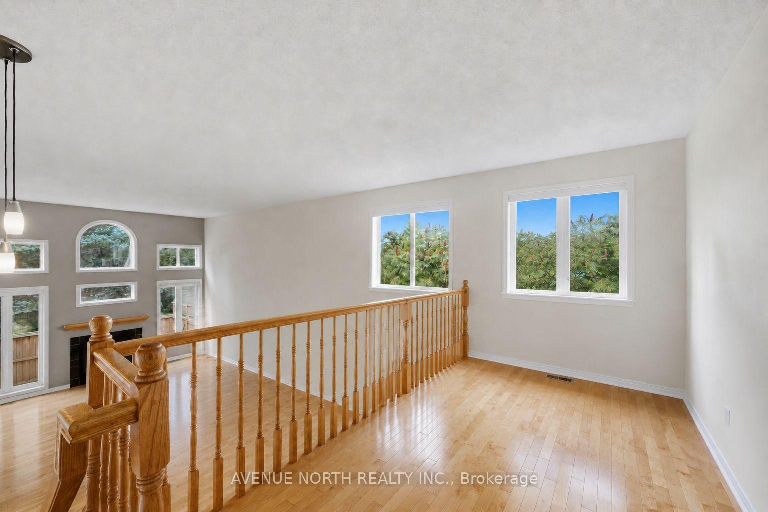 141 GLADEVIEW Private • Ottawa, ON photo 19