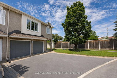 141 GLADEVIEW Private • Ottawa, ON photo 2