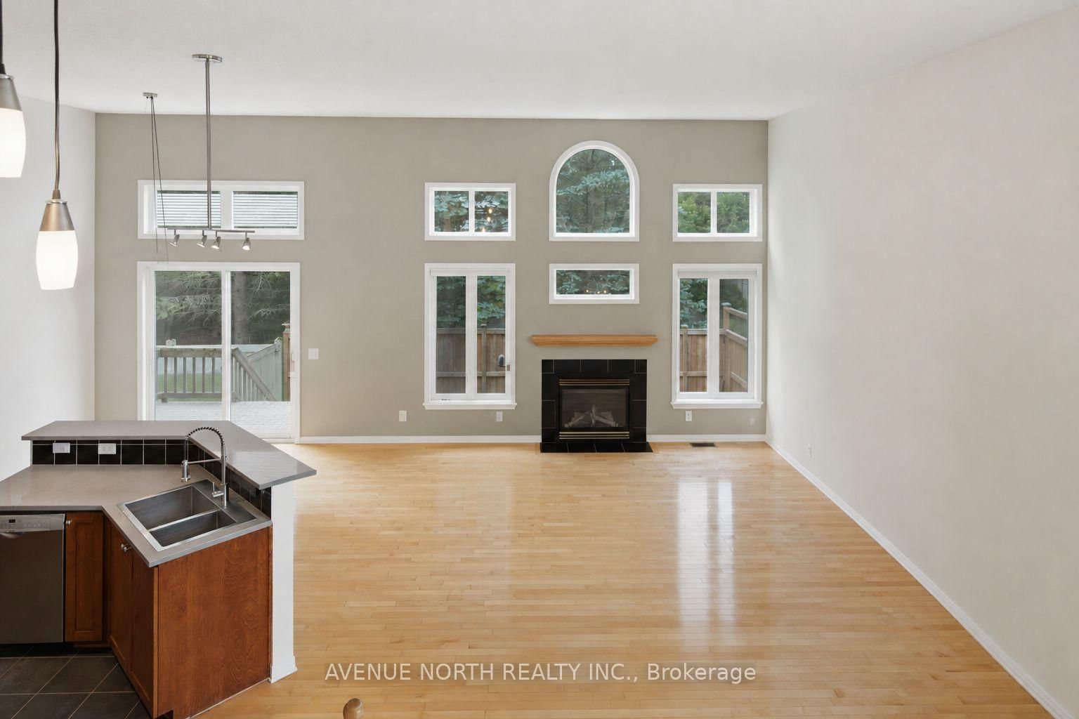 141 GLADEVIEW Private • Ottawa, ON photo 20