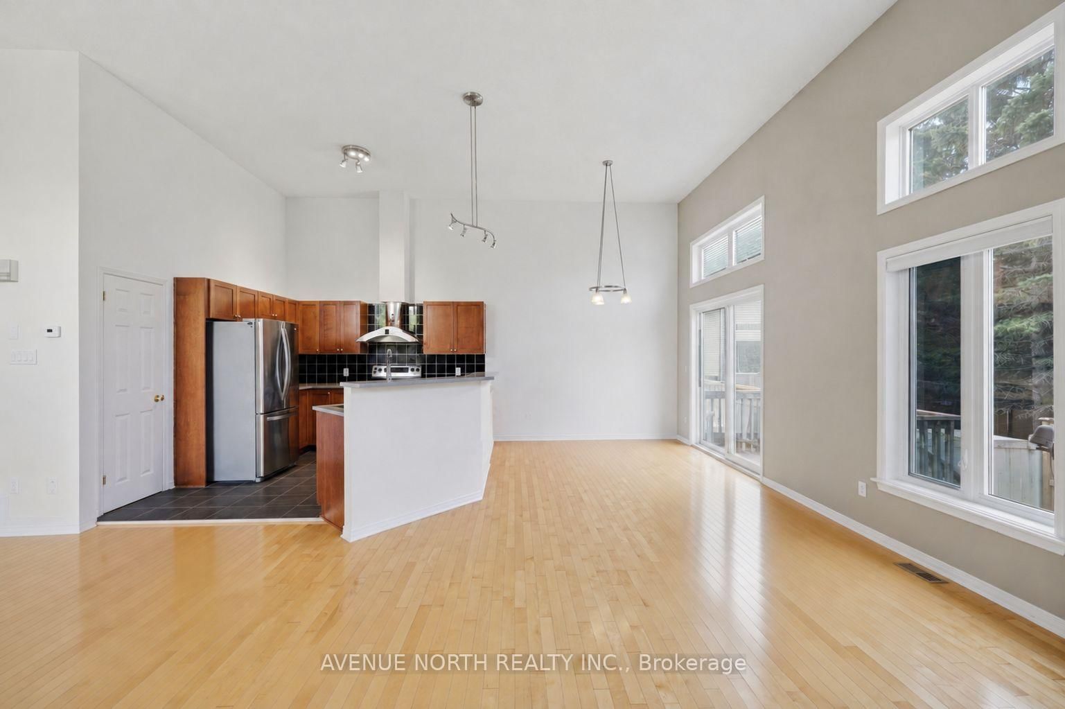 141 GLADEVIEW Private • Ottawa, ON photo 21